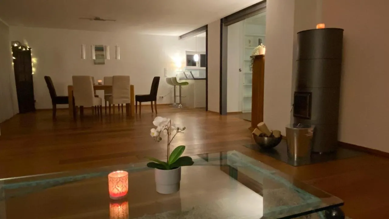 Fewo Luxus Wohnung Im Eigenen Ferienhaus, 120 Qm, Naehe Regensburg Mit Balkon, Terrasse & Garten, Gute Zuganbindung Laber