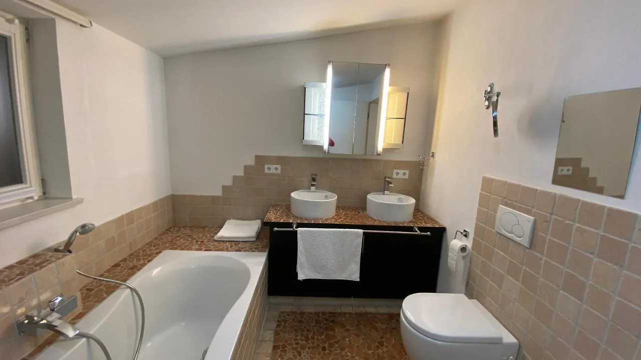 Fewo Luxus Wohnung Im Eigenen Ferienhaus, 120 Qm, Naehe Regensburg Mit Balkon, Terrasse & Garten, Gute Zuganbindung Laber Németország
